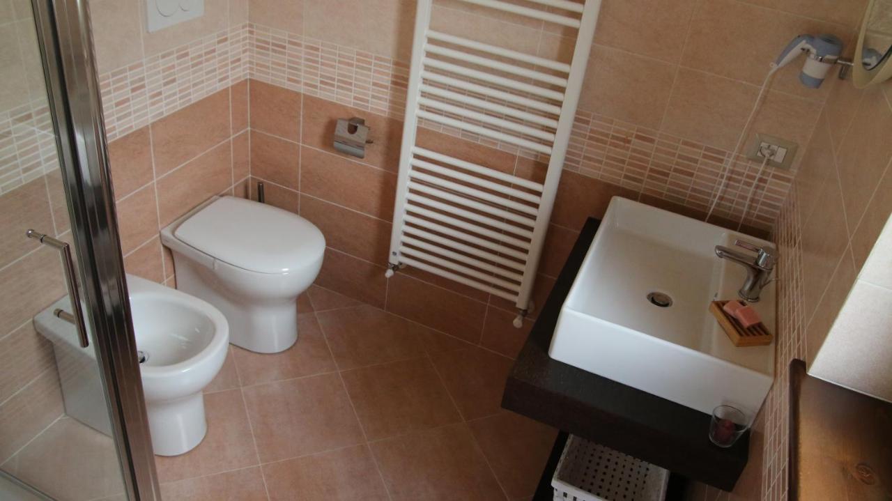 Al Ginepro Bed & Breakfast Montecchio  ภายนอก รูปภาพ